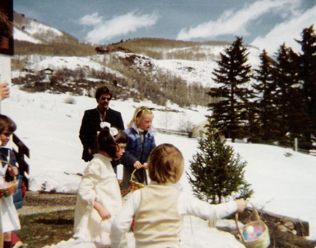 005-1978-1980KatieOutsideEggHunt