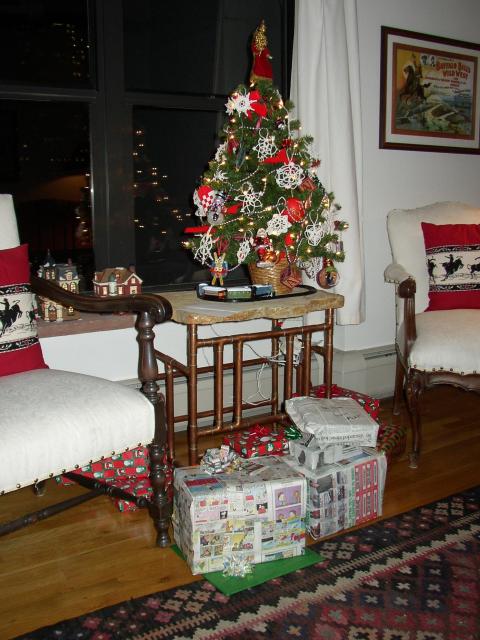 3 Little Tree Presents - 08