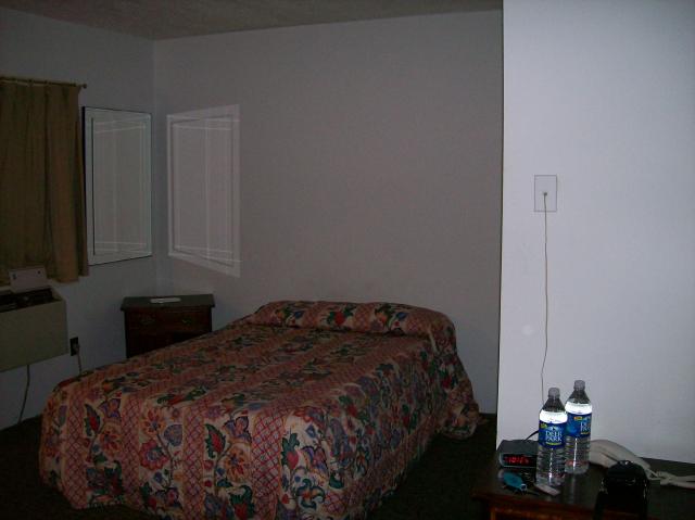 5 Hotel Room - 101_0326 - 12.20.06 22.22