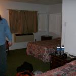 5 Sheer Hotel Room - Crop - 101_0327 - 12.20.06 22.23