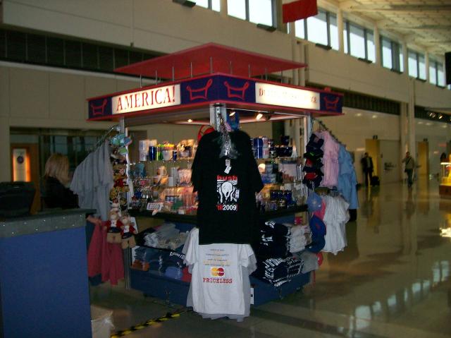 4 Souvenir Stand Near Gate - 100_0482 - 12.22.06 13.14