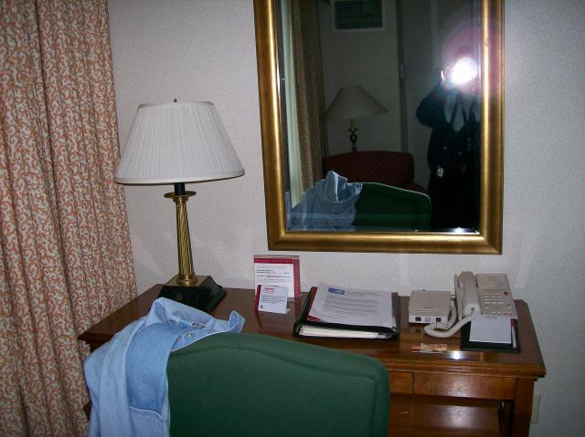6 Hotel Room - 100_0464 - 12.22.06 10.23