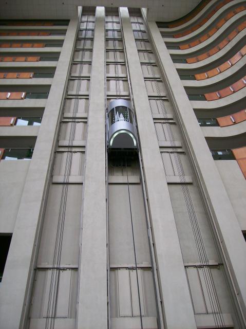 3 Elevator - 100_0570 - 12.24.06 11.46