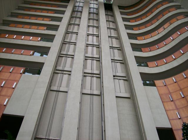 5 Elevators - 100_0574 - 12.24.06 11.48