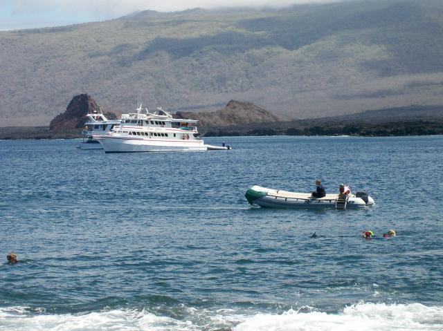 3 Snorkelers, Boat - 100_0686 - 12.26.06 12.06