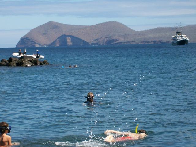 3 Snorkelers, Ship - 100_0650 - 12.26.06 11.43