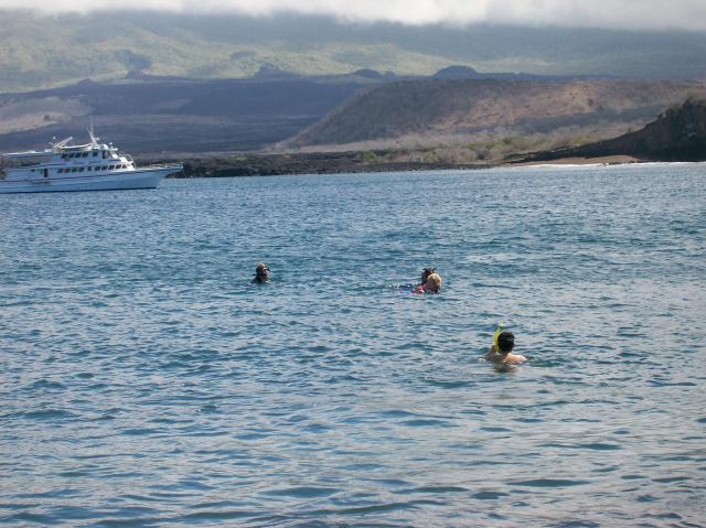 3 Snorkelers, Ships - 100_0655 - 12.26.06 11.47