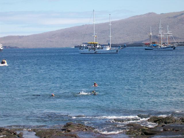 4 Snorkelers, Ships - 100_0656 - 12.26.06 11.51
