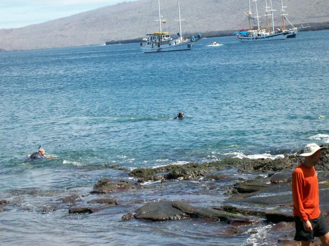 4 Snorkelers, Ships - Crop(rotate) - 100_0661 - 12.26.06 11.54