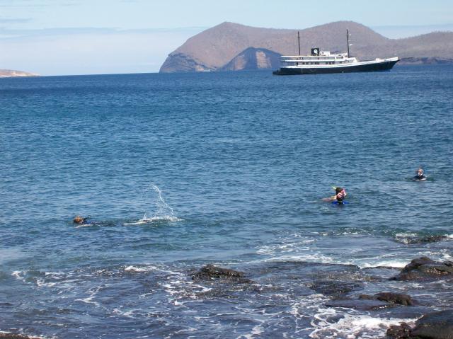 4 Snorkelers, Ships - Crop(rotate) - 100_0688 - 12.26.06 12.07