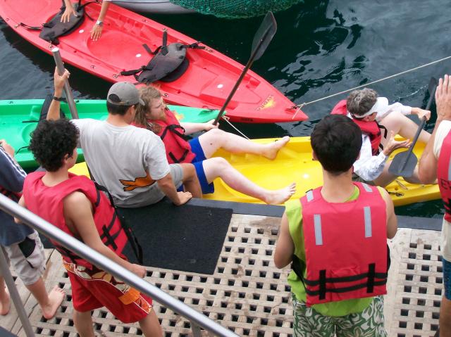 3 Sheer Into Kayak - 100_0890 - 12.27.06 15.45