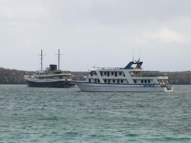 3 Ships - 100_0979 - 12.27.06 18.08