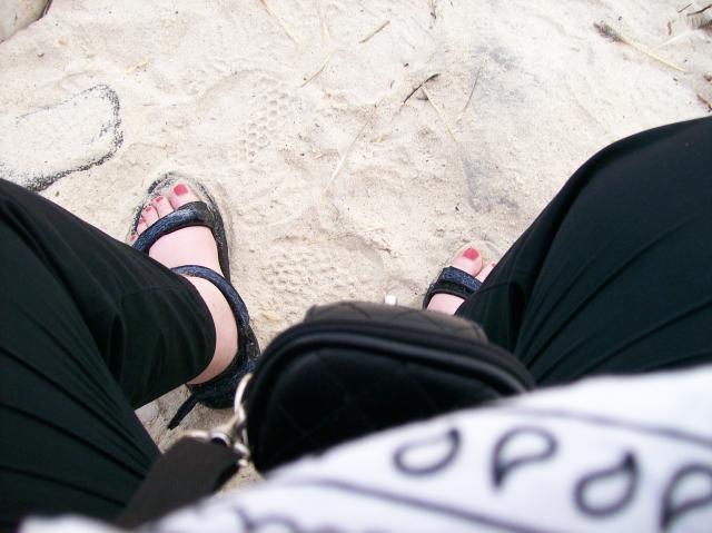 5 My Feet - 100_0970 - 12.27.06 18.04