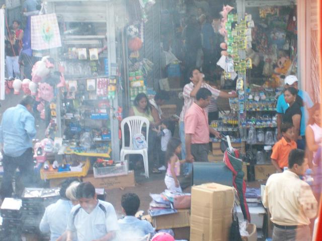 4 Street Scene - 100_1288 - 12.30.06 17.11
