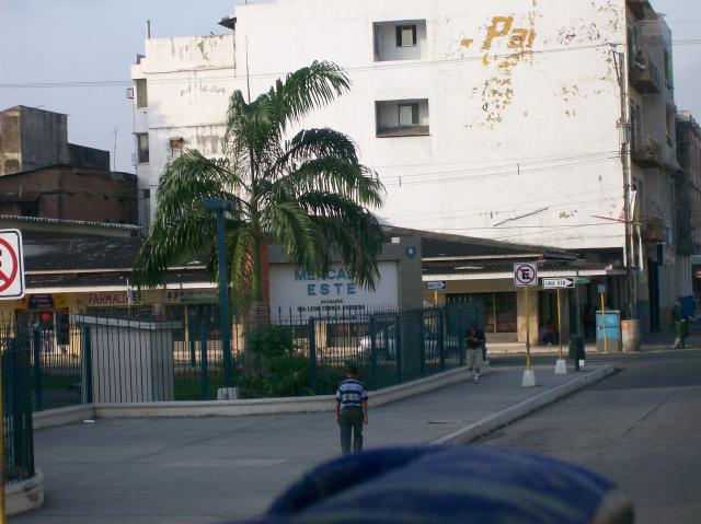 5 Market - 100_1299 - 12.30.06 17.15