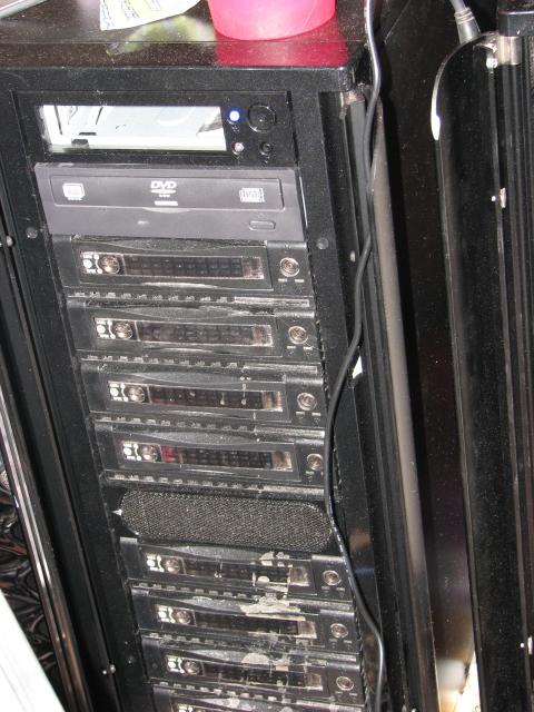 Peterbilt (1.63T RAID50, mail & file server)